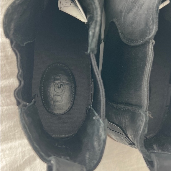 Ugg Gallion Chelsea Black Suede Pull On Boots Size 9 main image 11